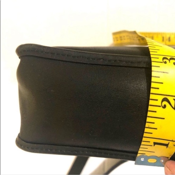Vintage Coach Willis black leather crossbody bag - Picture 7 of 15